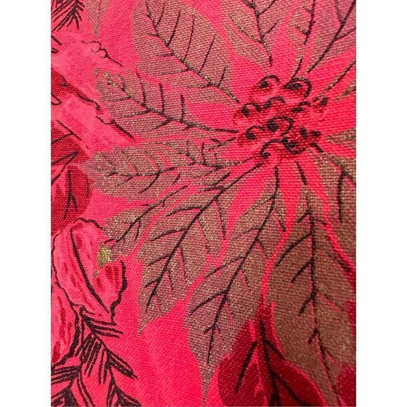 VINTAGE red cotton Christmas poinsettia tablecloth - Picture 3 of 10